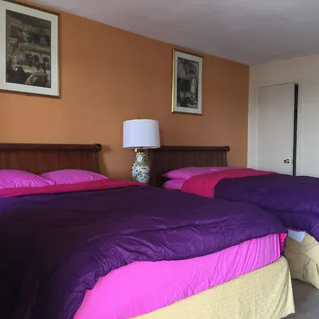 Pelican Inn & Suites-3