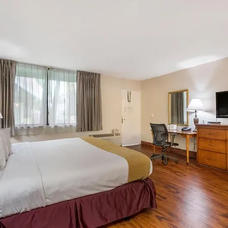 Travelodge By Wyndham Fort Lauderdale Beach-3