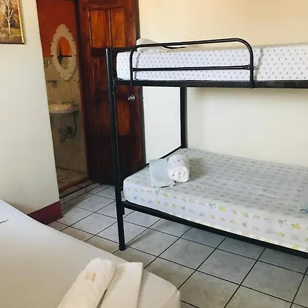 Hostal Brisas y Olas-3