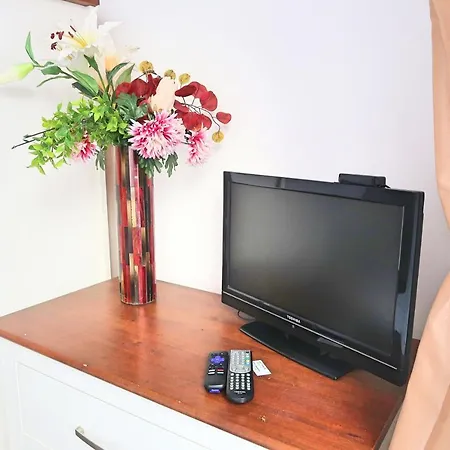 Whitburn Guest House About 7 Mins Walk To The City Free Internet Tv-3