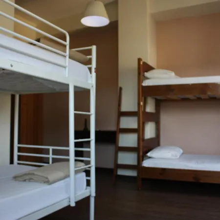 Pella Inn Hostel-2