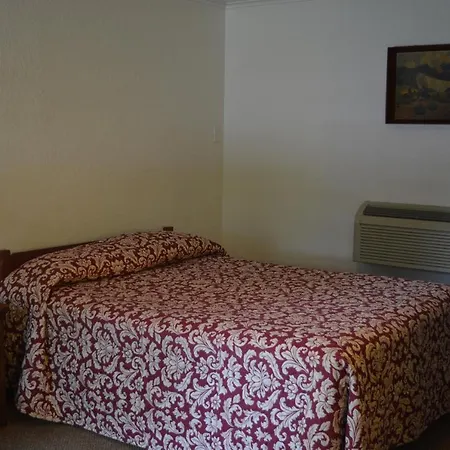 The Evergreen Motel In Kansas-3