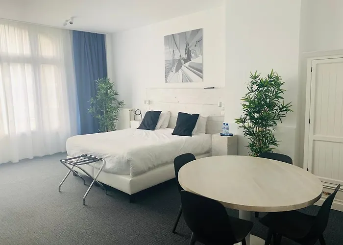 Avenue Beach Hotel