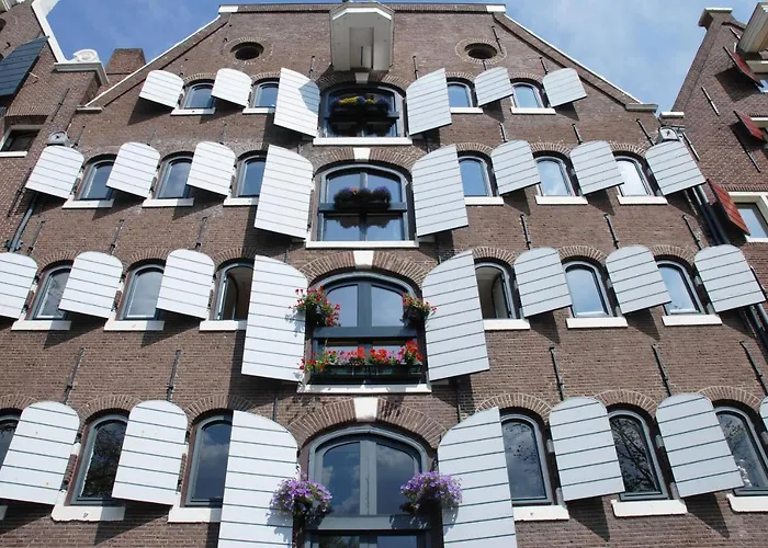 Hip & Stylish Apartment In Center, Near Trainstation, 15 Min Walk