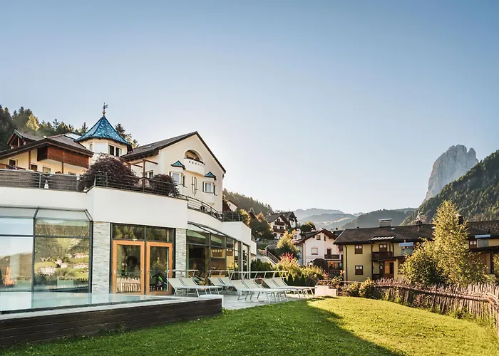 Alpenheim Charming & Spa Hotel Urtijëi