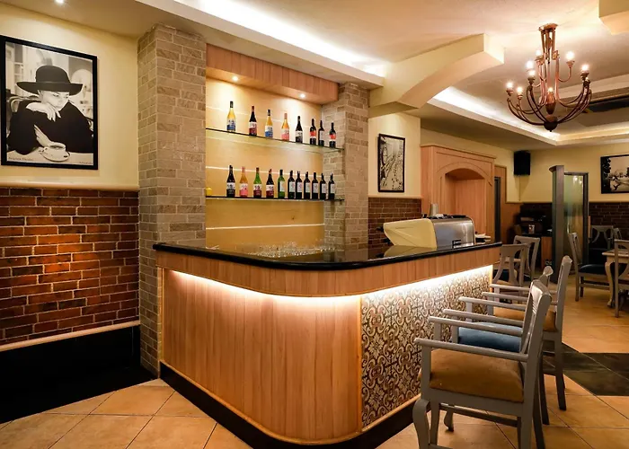 Cross Roads Inn
