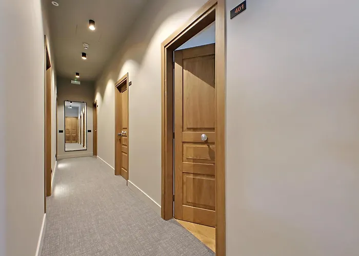 The Place Gallia - New Guesthouse San Giovanni- Self Check-In - Modern Bathrooms-Near Metro A Roma