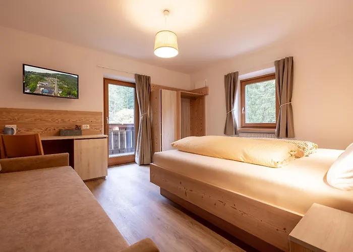 San Pietro Dolomiti Small Budget Hotel