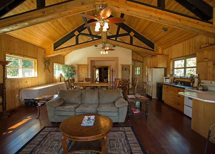 Diamondstone Guest Lodges La Pine