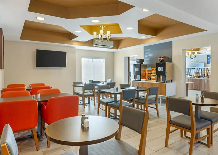 Holiday Inn Express & Suites Indianapolis - East By Ihg
