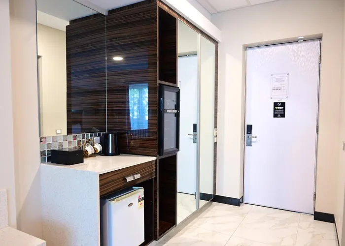 Swan River Hotel
