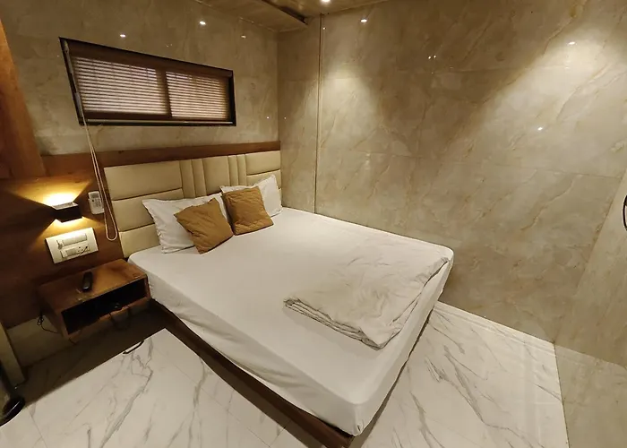 Hotel Omega