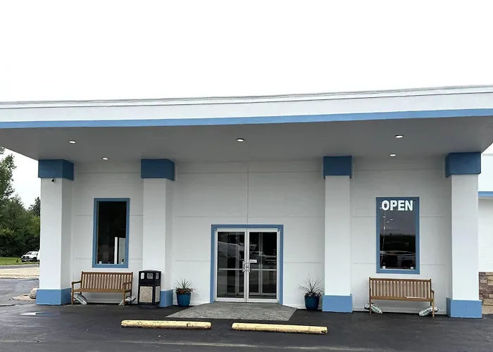 Econo Lodge Inn & Suites Newton