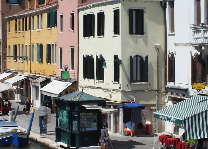 Leone Hotel