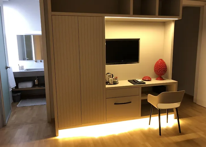 200 Rooms & Terrace