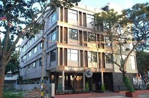Cross Roads Inn