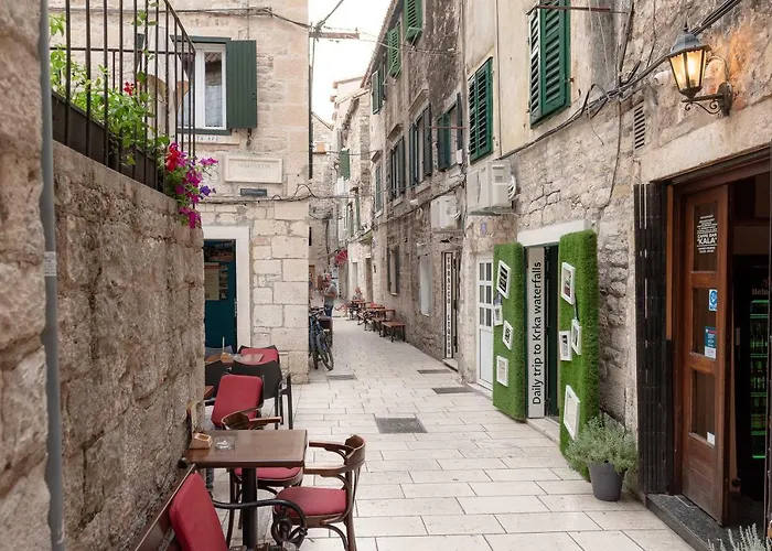 Ziggy Star In Diocletian Palace Split