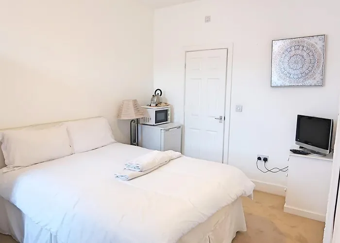 Whitburn Guest House About 7 Mins Walk To The City Free Internet Tv Doncaster